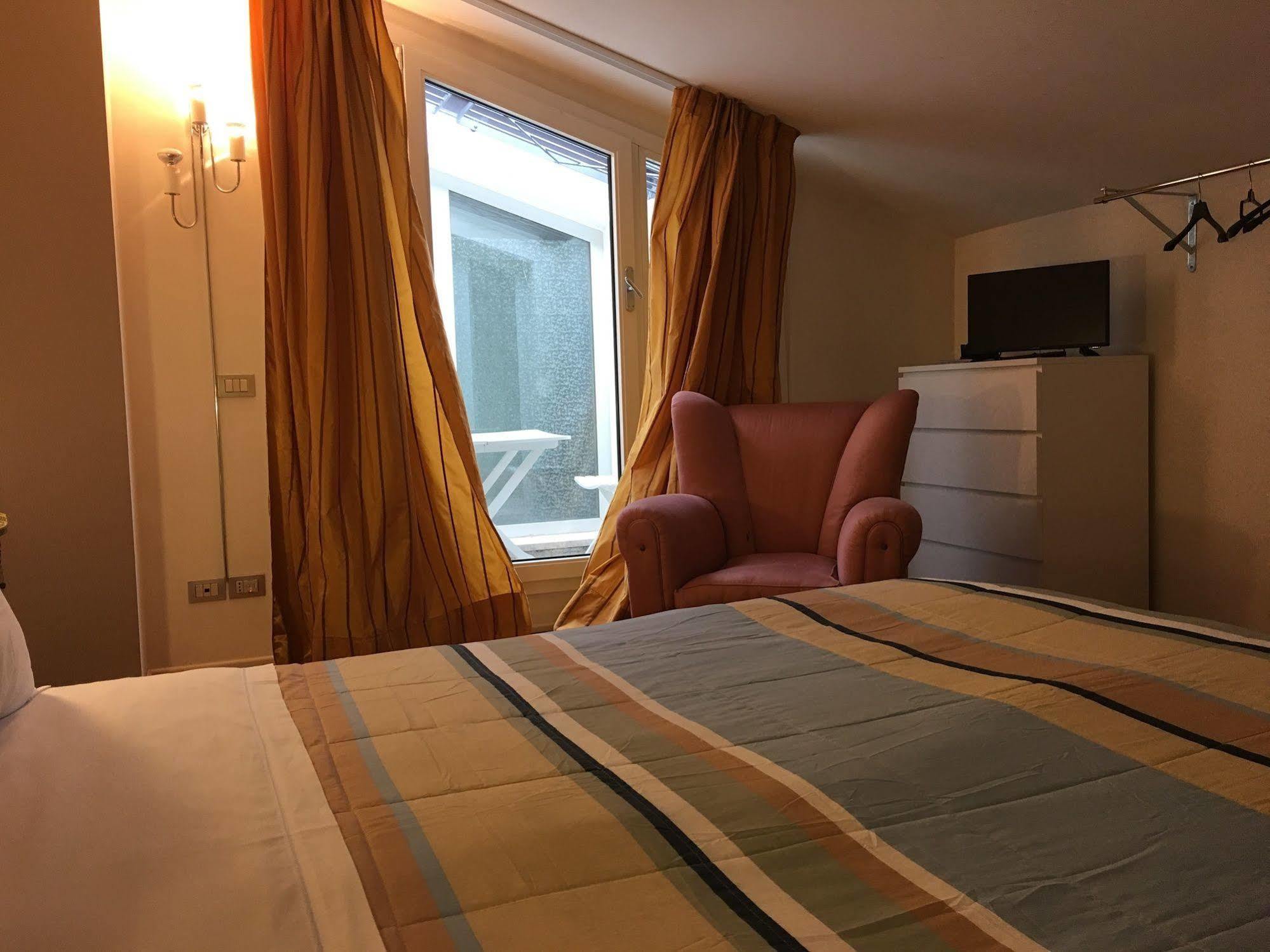 Domus Nova Residenza Il B&B Mantova Ngoại thất bức ảnh